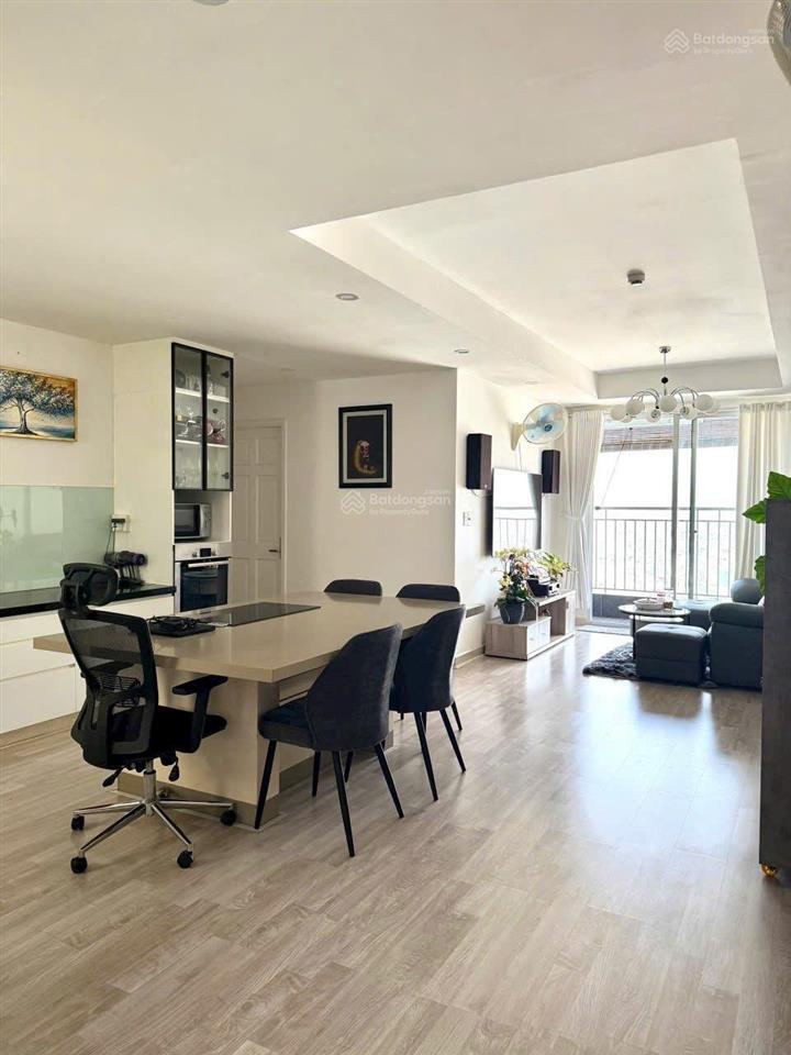 Bán căn góc chung cư 155 nguyễn chí thanh, 4 tỷ, 2pn,2wc,68m2. sẵn sổ.