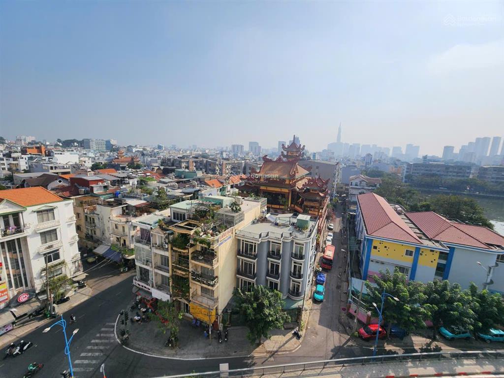 Giảm 300 triệu bán chung cư miếu nổi 18 tầng  thang máy 24/24, sổ hồng đầy đủ  giá 3,7 tỷ