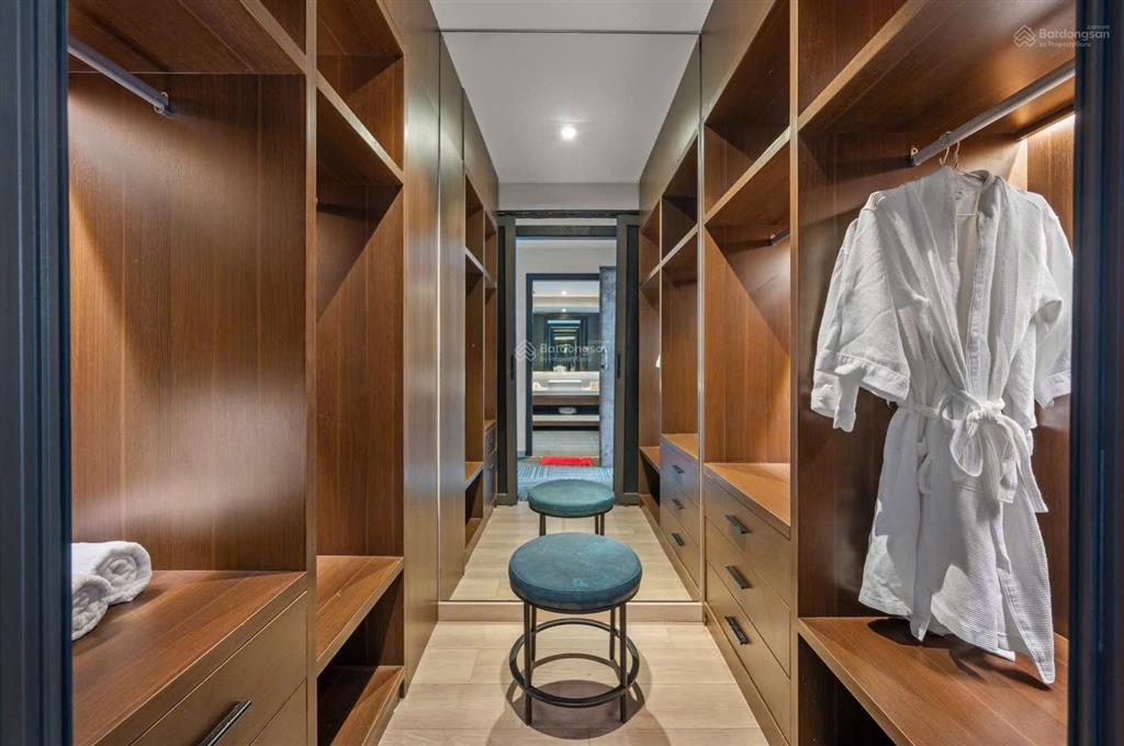 Cho thuê villa hồ bơi 3 tầng hoà xuân dt  200m2 , dtsd  500m2
4 pn,3wc  full nội thất cao