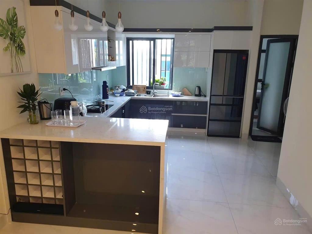 Cho thuê siêu phẩm nhà mặt tiền hoàng diệu 5 tầng có thang máy ngay cầu rồng