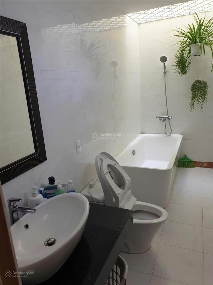 Cho thuê siêu phẩm nhà mặt tiền hoàng diệu 5 tầng có thang máy ngay cầu rồng
