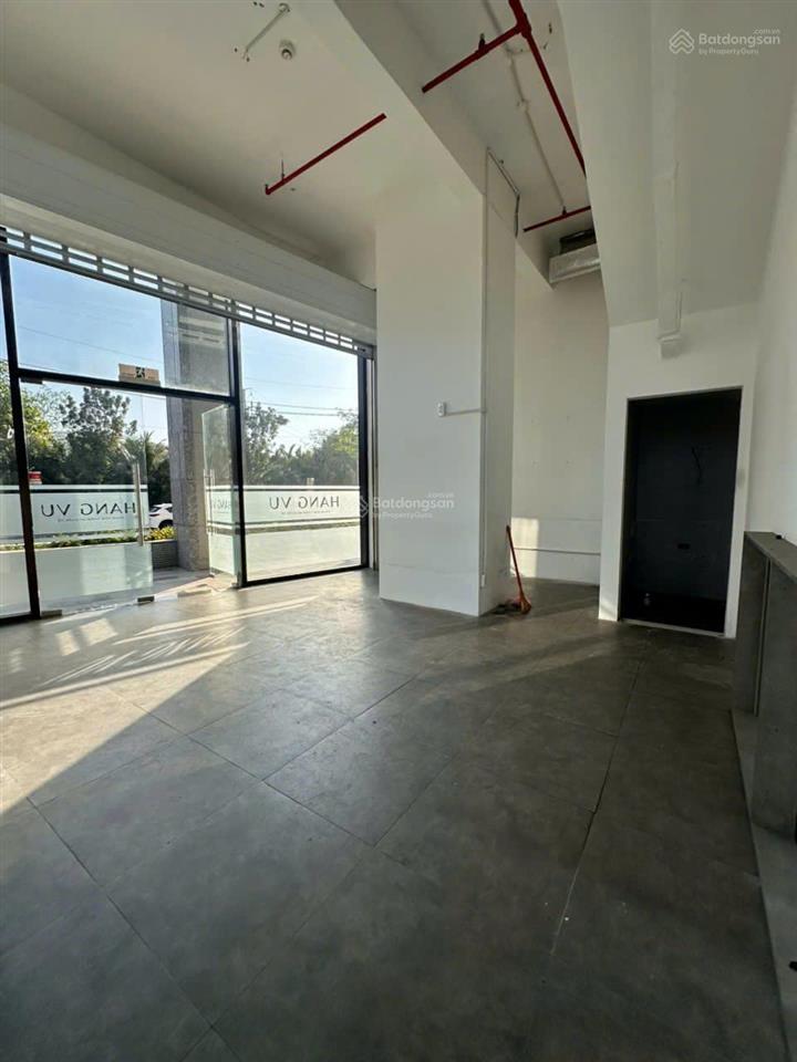 Mở cửa là có khách  cho thuê shophouse 2 mặt tiền tại midtown giá chỉ từ 32 triệu/ tháng