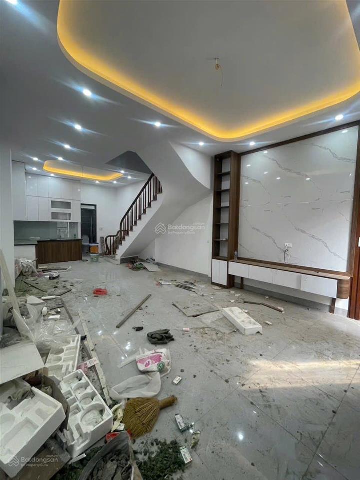 Nhà 4 tầng độc lập  3 thoáng  song phương, hoài đức