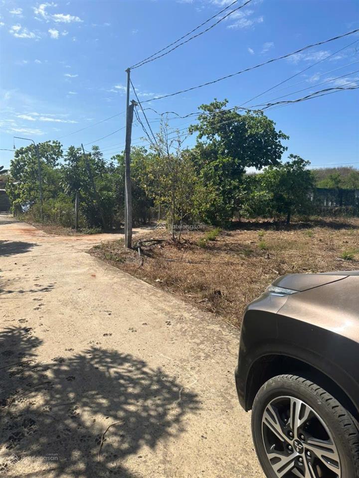 Bán đất xã tân tiến, bù đốp 1.037m2 sổ hồng riêng, thổ cư sẵn 400m2. có bán lẻ từng lô. chính chủ