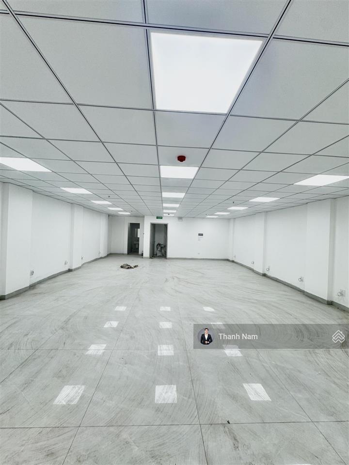 Chính chủ thuê toà nhà văn phòng tại 76 trần thái tông  cầu giấy dt 135m2 x 8 tầng 1 hầm giá 195tr