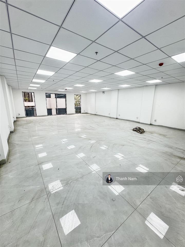 Chính chủ thuê toà nhà văn phòng tại 76 trần thái tông  cầu giấy dt 135m2 x 8 tầng 1 hầm giá 195tr