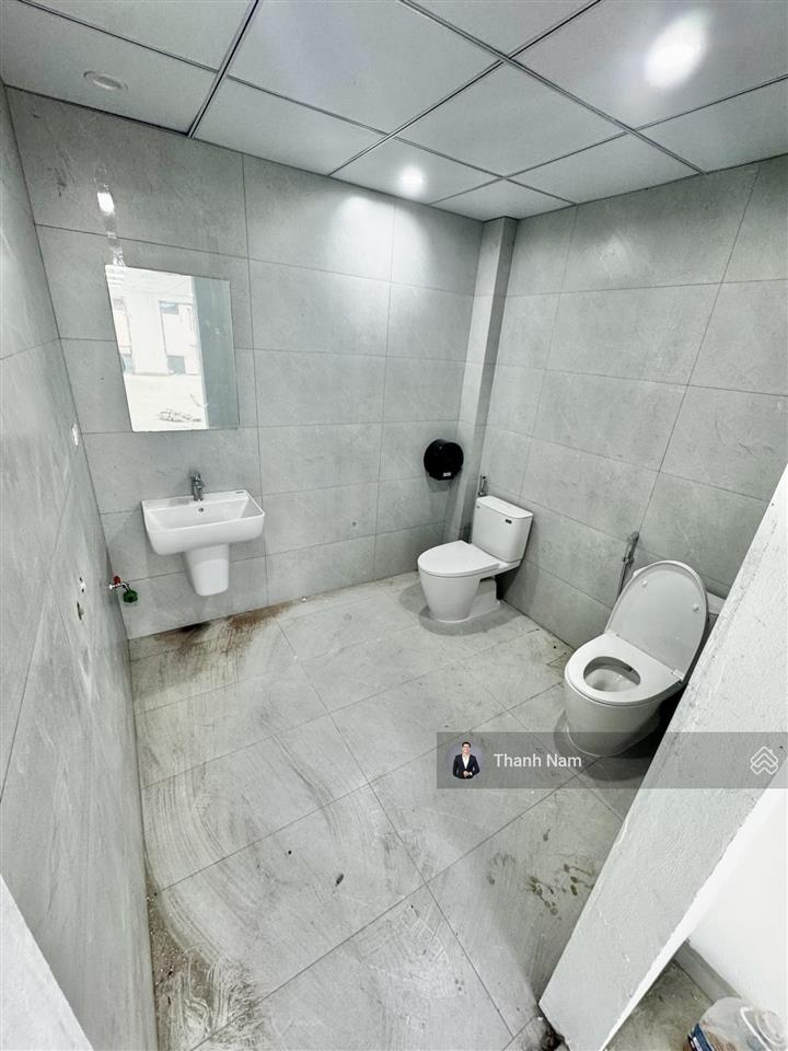 Chính chủ thuê toà nhà văn phòng tại 76 trần thái tông  cầu giấy dt 135m2 x 8 tầng 1 hầm giá 195tr