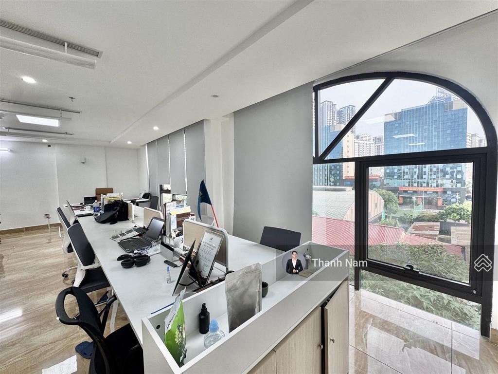 Cho thuê văn phòng tại lê văn lương, hoàng ngân, thanh xuân dt 225m2 giá 40tr có nội thất dùng free