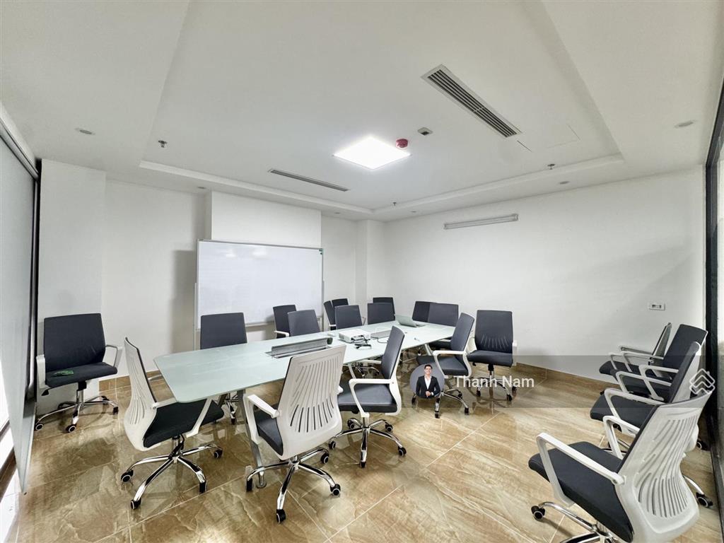 Cho thuê văn phòng tại lê văn lương, hoàng ngân, thanh xuân dt 225m2 giá 40tr có nội thất dùng free