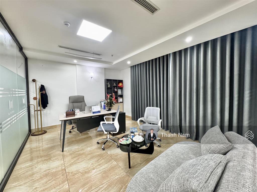 Cho thuê văn phòng tại lê văn lương, hoàng ngân, thanh xuân dt 225m2 giá 40tr có nội thất dùng free