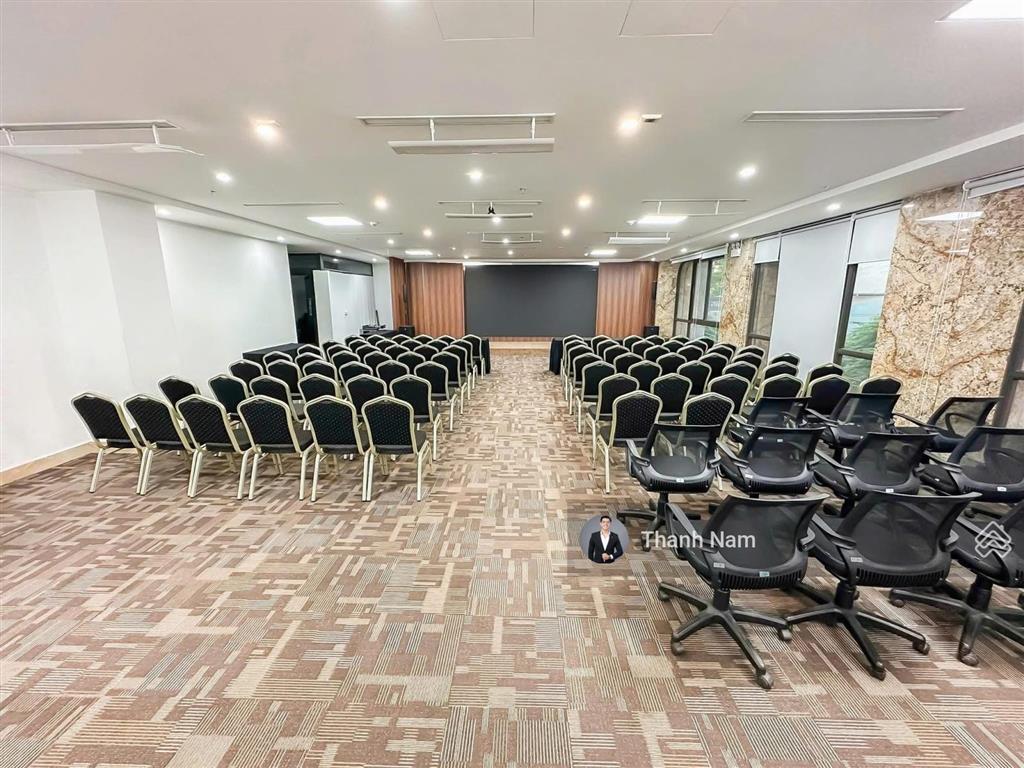 Cho thuê văn phòng tại lê văn lương, hoàng ngân, thanh xuân dt 225m2 giá 40tr có nội thất dùng free