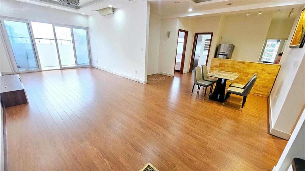 Cho thuê căn hộ 136m² 3pn full nội thất có slot ô tô tại cc học viện quốc phòng, nghĩa đô, hà nội