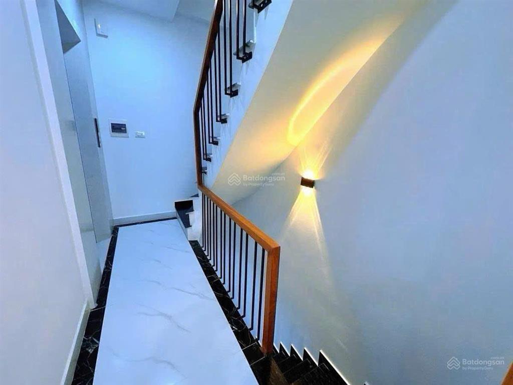 Phú diễn, lô góc, ô tô đỗ cửa, kinh doanh, 20m ra phố, 40m*6 tầng, thang máy, mặt tiền 3.8m