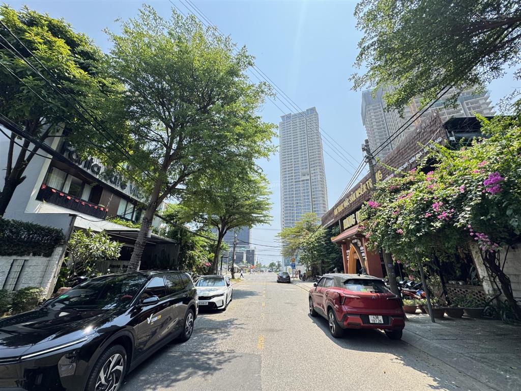 Chính chủ bán đất biệt thự 300m2 đường morrison gần biển phạm văn đồng