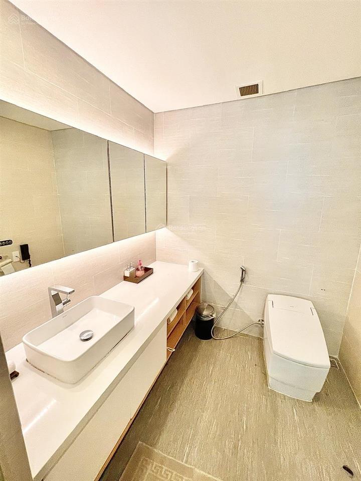 Trống sẵn căn hộ fhome 2pn, 104m2. full nội thất, chỉ xách vali vào ở