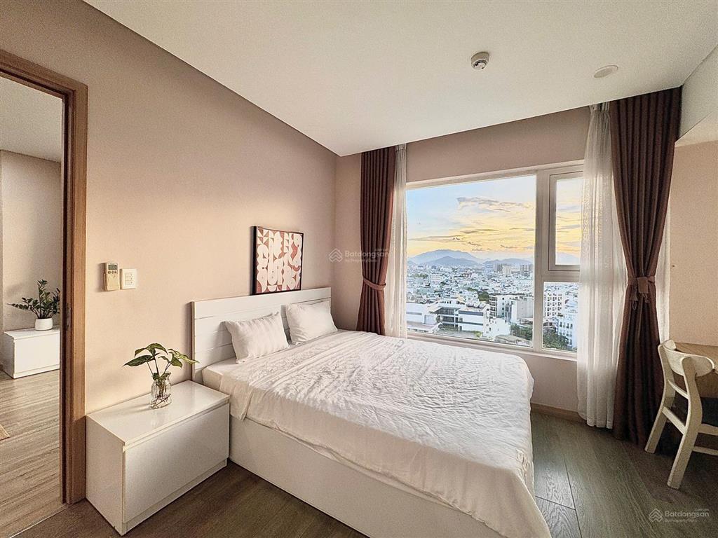 Trống sẵn căn hộ fhome 2pn, 104m2. full nội thất, chỉ xách vali vào ở