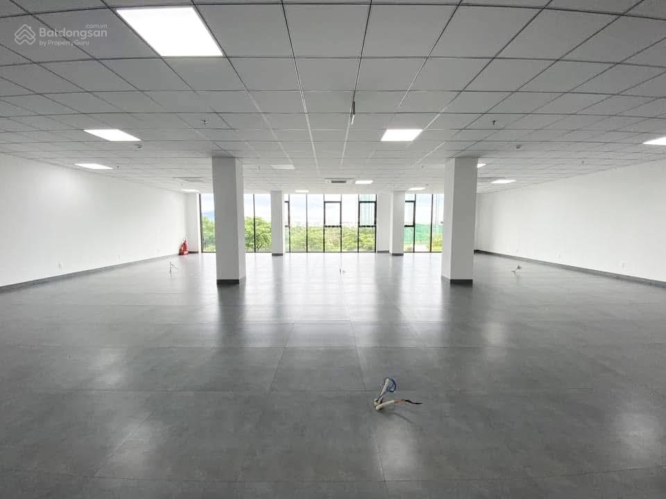 Trống sẵn văn phòng 160m2 đường xuân thuỷ, cẩm lệ, đà nẵng. free để xe máy, phí quản lý