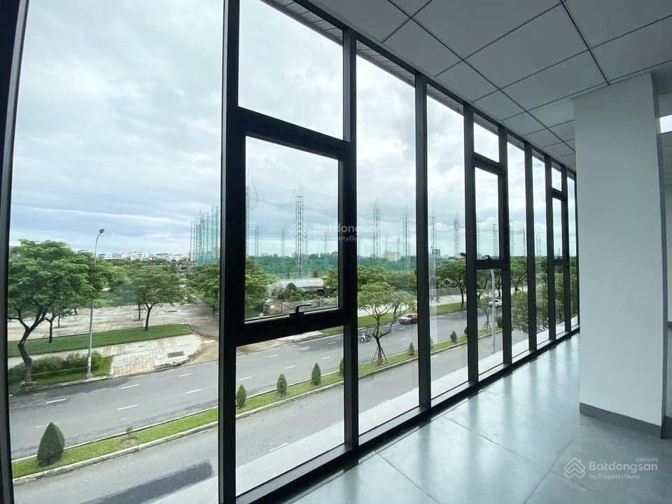 Trống sẵn văn phòng 160m2 đường xuân thuỷ, cẩm lệ, đà nẵng. free để xe máy, phí quản lý