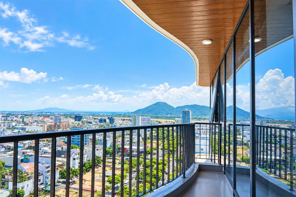 Cho thuê văn phòng 95m2 đường 30 tháng 4, ngay trung tâm đà nẵng.