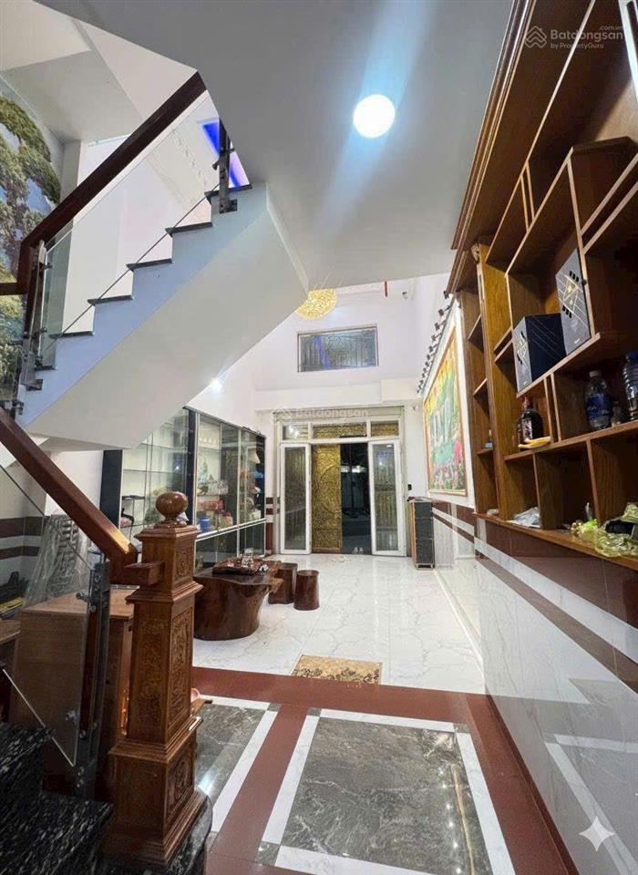Nhà 5 tầng đẳng cấp gara ô tô vỉa hè 12m  ngay hiệp thành city chỉ 6.79 tỷ