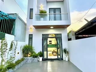 Nhà 1 trệt 1 lầu thanh lý ngay gần chợ hoàng gia tân định bến cát bình dương chỉ 2tỷ3 dt 60m2 shr