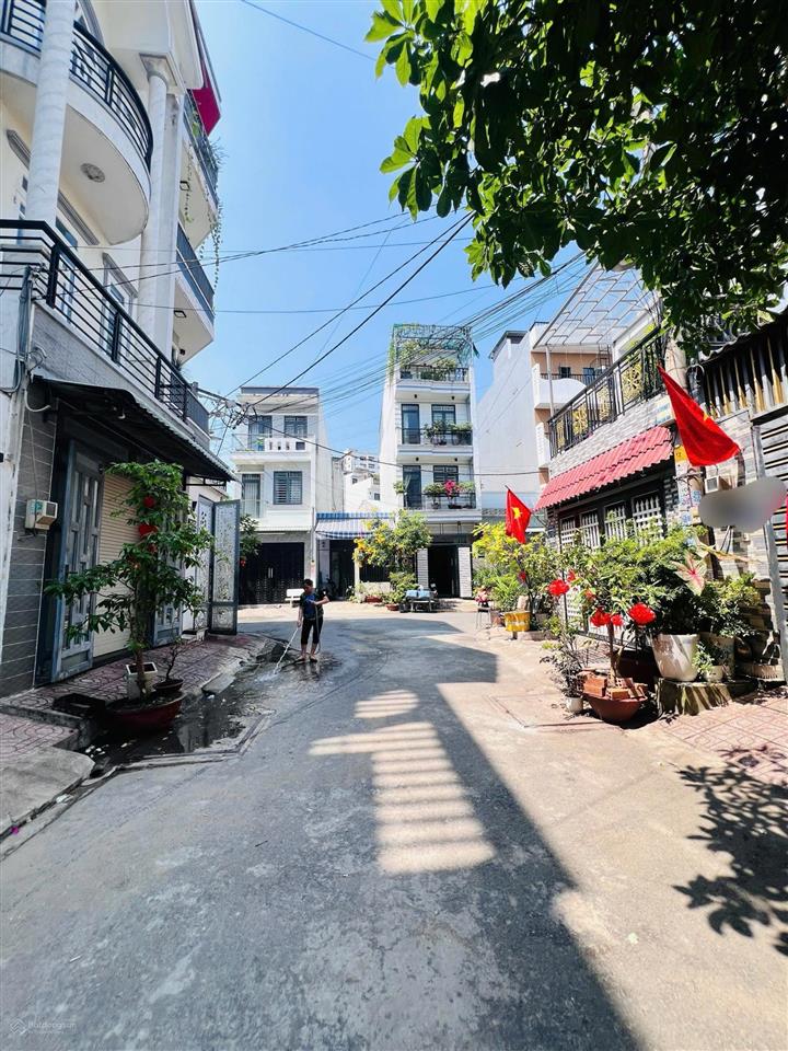 Đẹp rẻ  nhà 3 tầng hxh khu dân trí  gần metro  gần vincom  dt 60m2  giá 7,35 tỷ