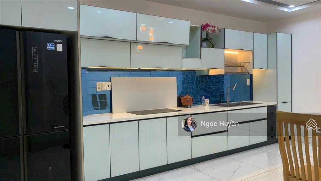 Ngộp bank  nhà 3 tầng  hxh  dt 100m2  giá 7,2 tỷ  tô ngọc vân 