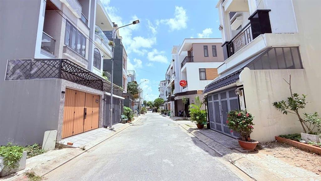 Sót 1 lô đẹp  đường nhựa + lề  7m  tam bình giá 4,2 tỷ  gần vành đai 2