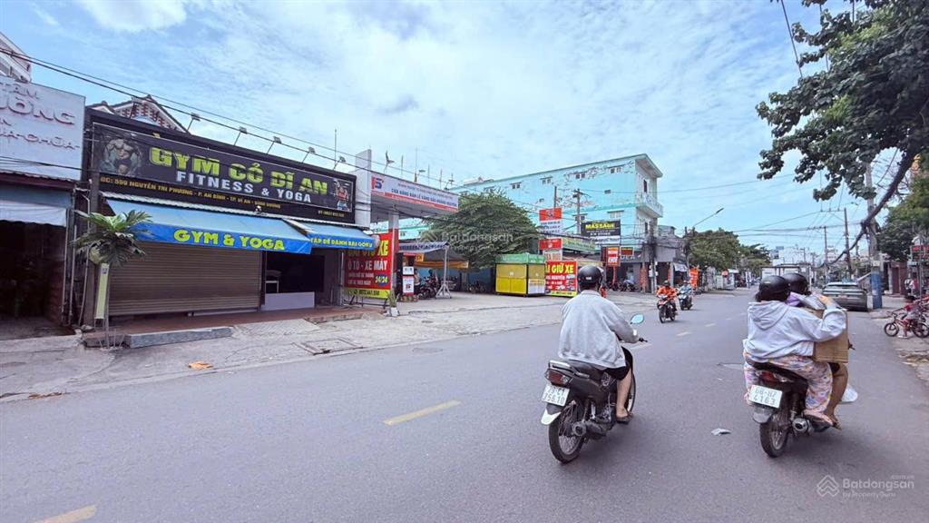 Mặt tiền hẻm nguyễn tri phương  kinh doanh tốt  dt 135m2  giá 6 tỷ  thu 14tr/th