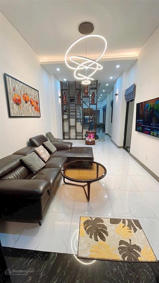 Giảm mạnh bán gấp nhà 3 tầng  hxh  dt 80m2  giá 6,5 tỷ nhỉnh  ngay phạm văn đồng