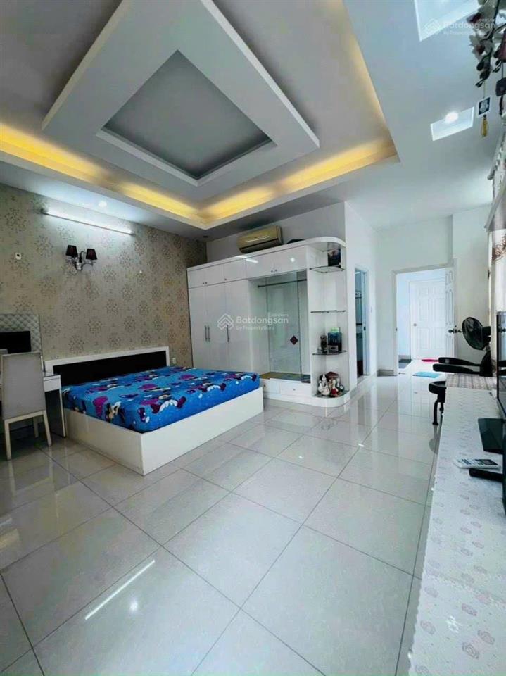 Quá ngộp bán lỗ  nhà 3 tầng  hxh  ngay vạn phúc  dt 75m2  giá 6 tỷ