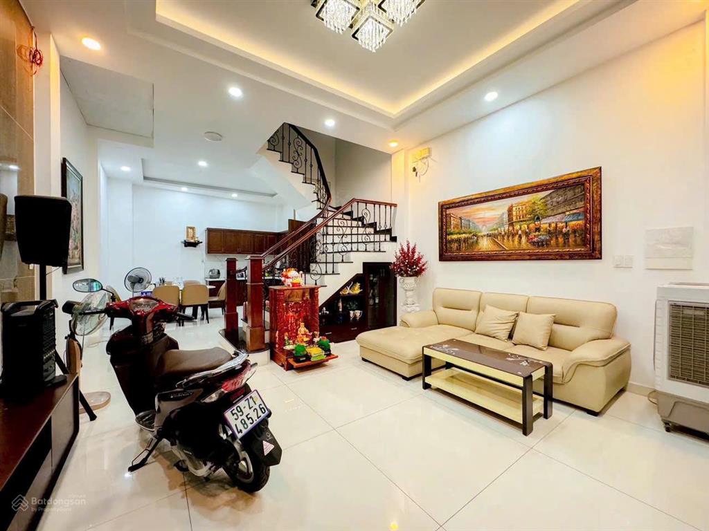 Bán gấp  nhà 3 tầng  hxh  gần vành đai 2  dt 90m2 giá 7,9 tỷ