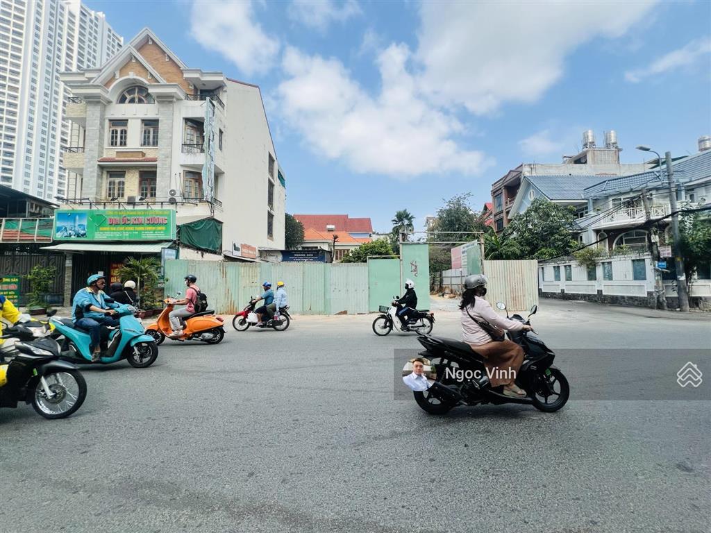 Mặt tiền 793 trần xuân soạn | đất lớn 8x22 | 176m2 | giá đầu tư 125 triệu/m2