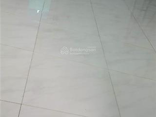 Cho thuê 3,5 triệu nhà 2 tầng mặt tiền rộng, diện tích 60m² vị trí trung tâm