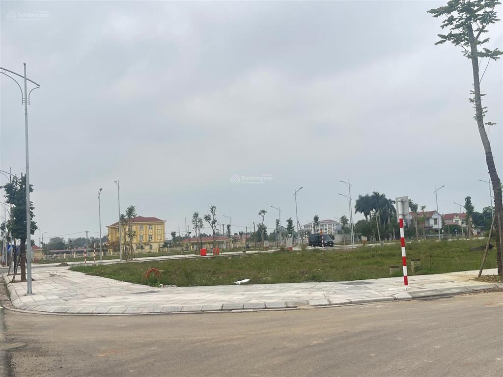 Suất ngoại giao 100m2 sát cạch chân đế c
hung cư khu đô thì square city giá 36tr/m2