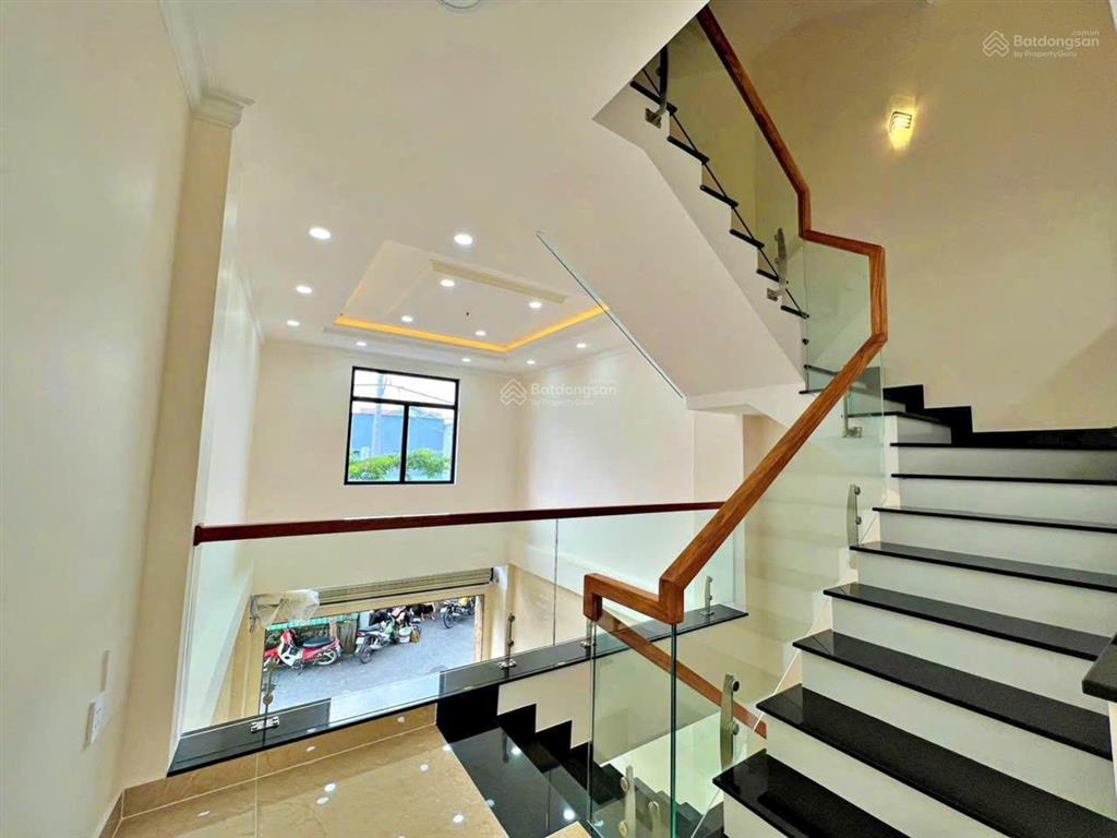 Bán nhà phố hxh rộng 9m giá tốt khu ven sông còn 5 căn chỉ 7 tỷ 4