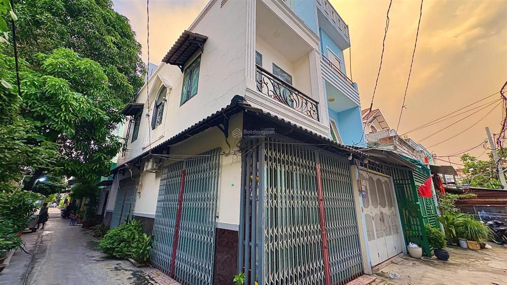 Nhà đẹp, căn góc hẻm xe hơi 6m, không lộ giới, sổ hồng riêng  4 x 9,8
