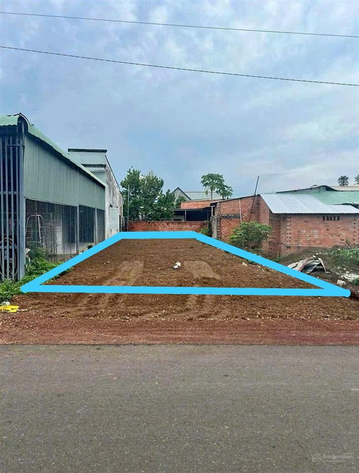 Chủ về quê nên bán lại lô đất 170m2 ở đường lê minh nhựt xã tân an hội, giá 1 tỷ, sổ hồng riêng.