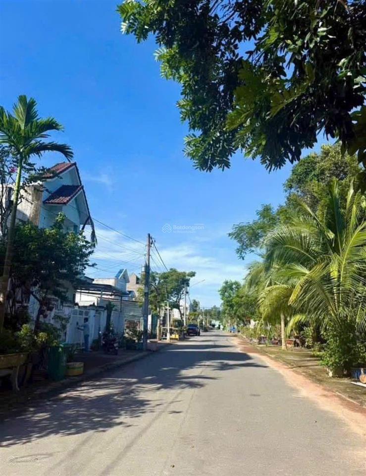 Vị trí đẹp nằm ngay trên đ.hồ văn tắng xã tân phú trung, dt 127m², giá 1 tỷ 1, sổ hồng riêng.