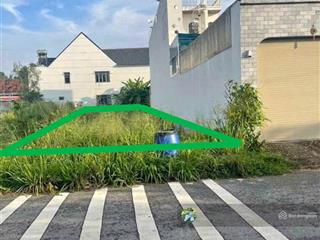 Chủ về quê nên bán lại lô đất 112m2 ở đ phạm thị thàng xã phước hiệp , shr , giá 900 triệu.