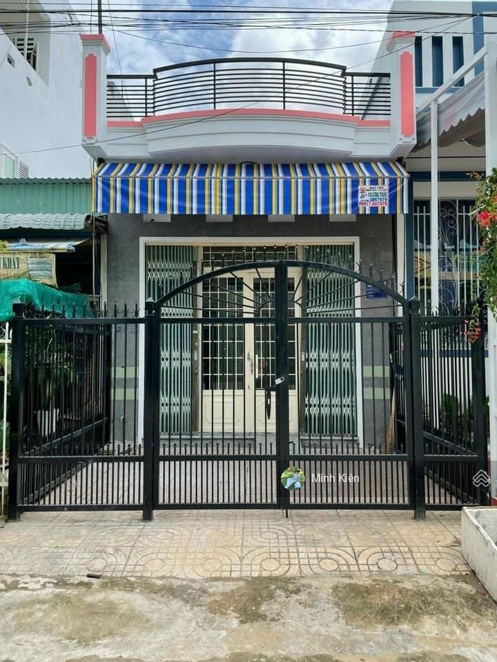 Cần bán gấp căn nhà rộng 125m2 nằm ngay đ nguyễn văn hoài xã tân an hội , giá 1 tỷ tròn , shr .