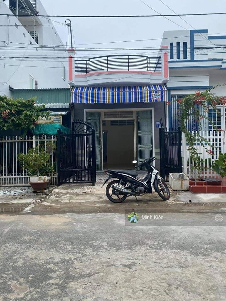 Cần bán gấp căn nhà rộng 125m2 nằm ngay đ nguyễn văn hoài xã tân an hội , giá 1 tỷ tròn , shr .