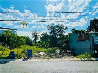 Cần ra gấp lô đất đẹp ngay đ basa xã phước hiệp với dt 110m2 , giá 850tr , sổ riêng sang tên ngay .