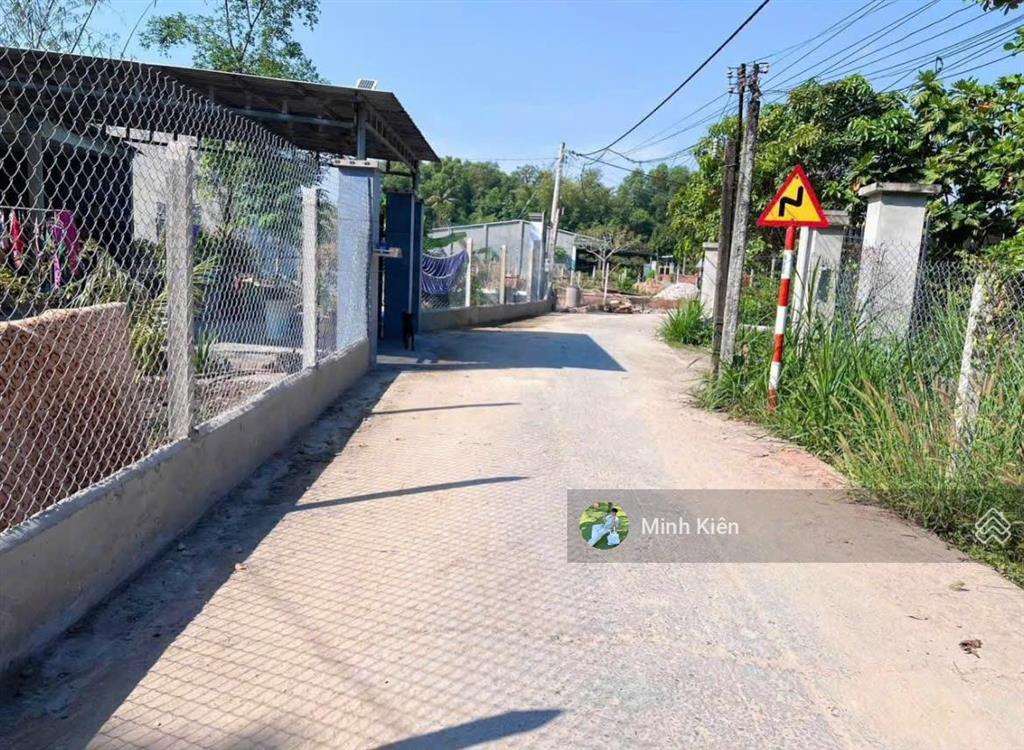 Chủ nhờ bán lô đất đẹp đ nguyễn thị triệu xã tân an hội , giá 1 tỷ 2 , sổ riêng , dt 125m2 .