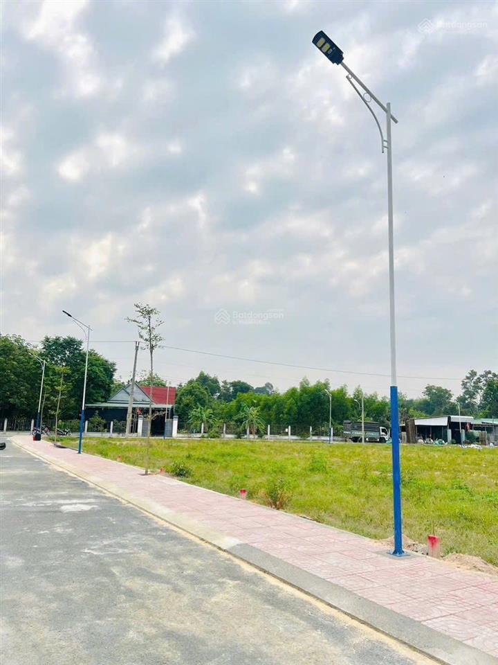 Em còn lô đất 100m2 đường 10m sổ hồng riêng, xây dựng tự do, giá cực mềm, full tiện ích