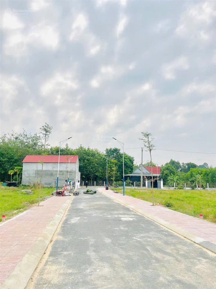 Em còn lô đất 100m2 đường 10m sổ hồng riêng, xây dựng tự do, giá cực mềm, full tiện ích