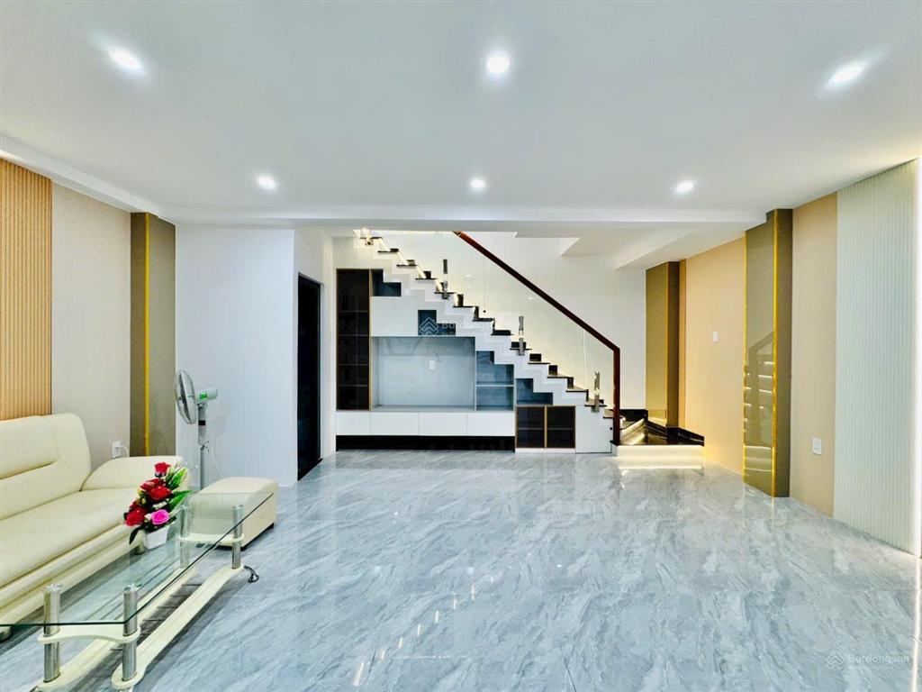 Căn nhà với giá cực rẻ phù hợp giữ dòng tiền cho thuê 12tr/tháng  ngang 6m siêu đẹp, sổ hồng riêng