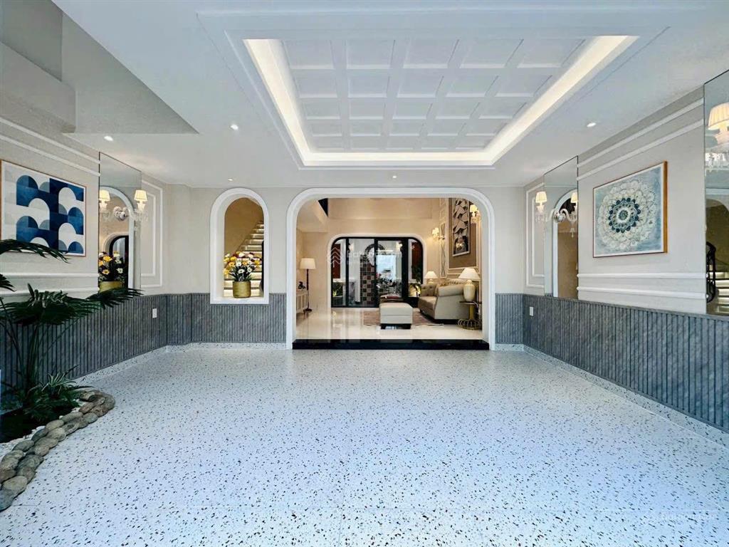 Nhà nguyễn văn cừ 1 trệt 2 lầu sân thượng, vị trí trung tâm, sổ hồng riêng, đường 10m ô tô thông