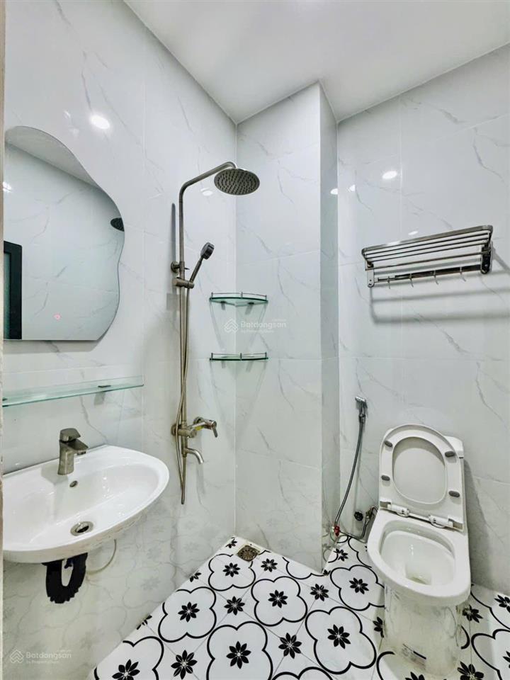 Nhà thích quảng đức 44m2, 1 trệt 2 lầu sân thượng, nhà đàn có dòng tiền 12tr/tháng, sổ hồng riêng