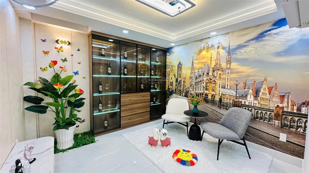 5 tỷ 2 nhà nguyễn trãi  q1  cần bán gấp